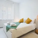 Twins Idola Apartments